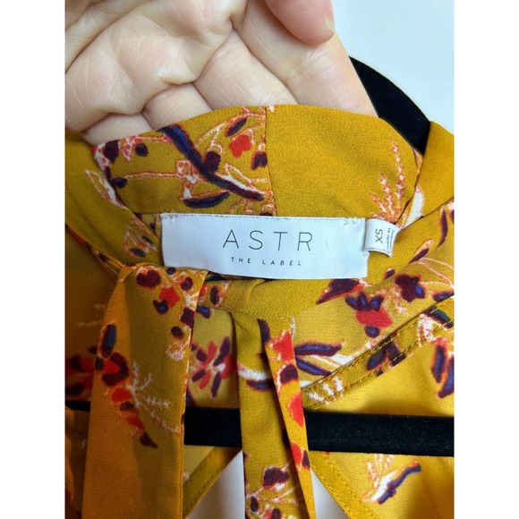 ASTR the Label Blouse Tie Neck Feature Business Preppy Open Back Size  XS - Picture 4 of 7